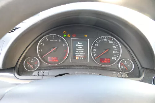 Audi A4 8E B6 Tacho Tachometer Kombiinstrument 8E0920930K Benziner (172081)