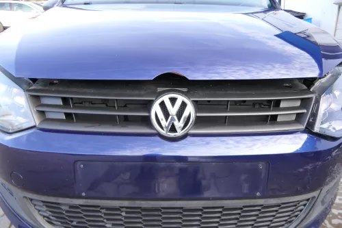 VW Polo 6R Kühlergrill vorne Grill VW Zeichen schwarz 6R0853651B schwarz