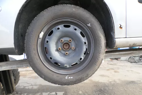 2x VW Polo 9N Felgen Reifen 165/70 R14 81T Sommerreifen 5jx14H2 ET35 ca. 6 mm (172446)