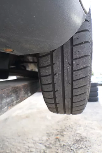 2x VW Polo 9N Felgen Reifen 165/70 R14 81T Sommerreifen 5jx14H2 ET35 ca. 6 mm (172446)