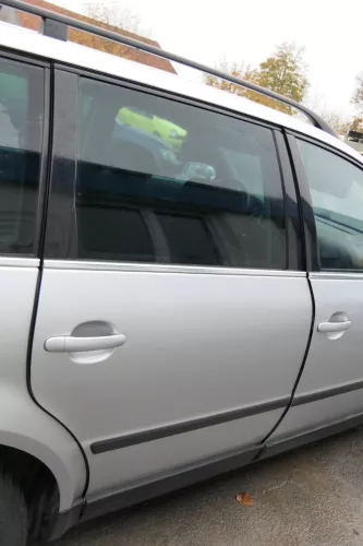 VW Passat 3B 3BG 3B6 Kombi Avant Tür hinten rechts mit Scheibe grau silber LA7W (172516)