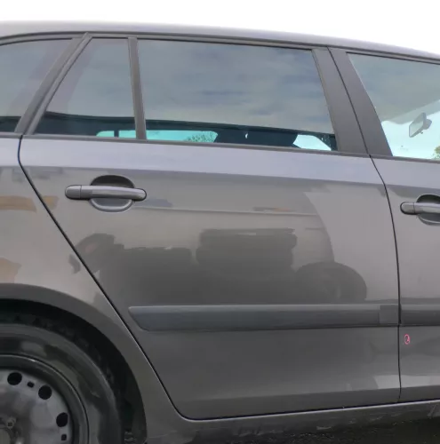 Skoda Fabia 5J Kombi Tür hinten rechts grau titangrau 9795 - ohne Anbauteile