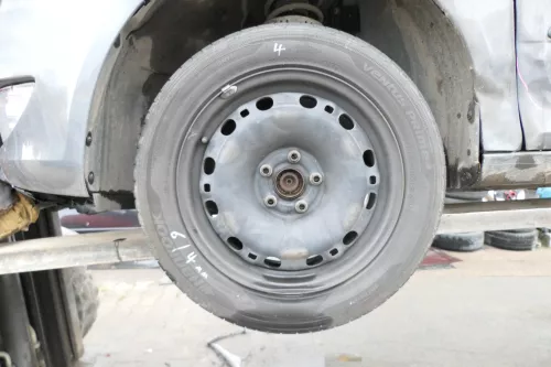 VW Polo 9N 6R Felgen Reifen 195/55 R15 85H Sommerreifen ca. 4-6mm (172664)