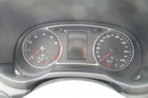 Audi A1 8X Tacho Tachometer Kombiinstrument 8X0920930C 122.304km