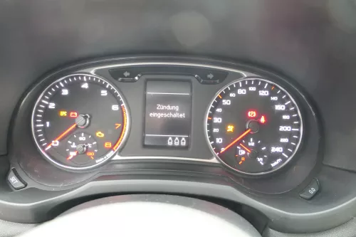 Audi A1 8X Tacho Tachometer Kombiinstrument 8X0920930C 122.304km (173000)