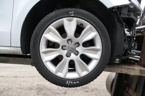 4x Audi A1 8X Alufelgen 215/45R16 90V Sommerreifen Reifen 4-5mm 8X0601025B /AS