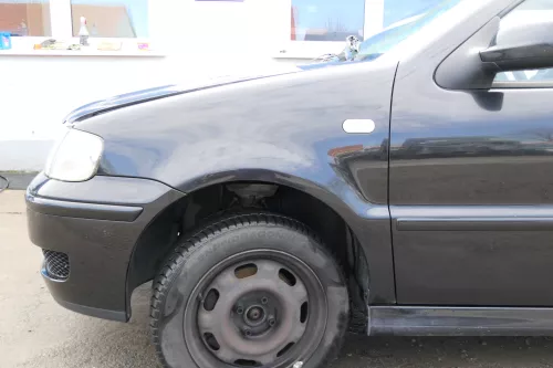 VW Polo 6N2 Kotflügel vorne links schwarz LC9Z (bis auf den Schweller)