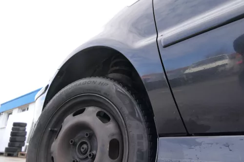 VW Polo 6N2 Kotflügel vorne links schwarz LC9Z (bis auf den Schweller) (173148)