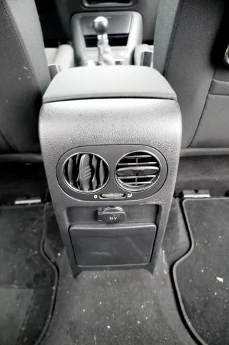 Golf Plus 5M Mittelarmlehne Armlehne Lehne Mitte Original verschiebbar schwarz (173192)