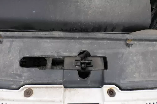 VW Polo 9N 9N3 Motorhaube Motorhaubenschloß Schloß Klappenschloß vorn 6Q0823509J (173214)