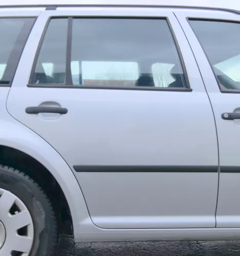 VW Golf 4 Bora Tür hinten rechts nur Kombi / Variant silber LA7W -ohne Anbauteil
