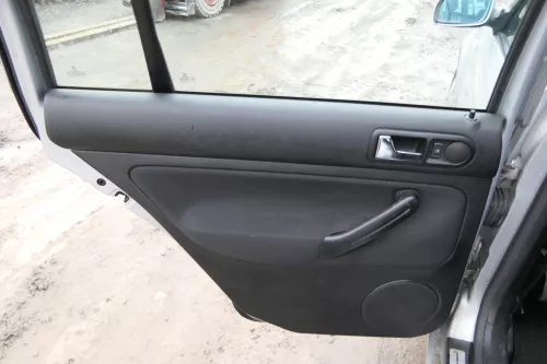 1x VW Golf 4 1J Kombi Türverkleidung Verkleidung Tür hinten links schwarz (173401)