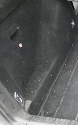 VW Golf 4 Variant Abdeckung Verkleidung Kofferraum hinten links 1J9867423BK schw (173406)