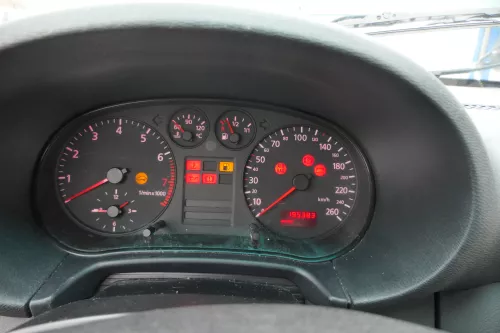Audi A3 8L Tacho Tachometer Kombiinstrument 8L0919860C 195TKM Benziner 260km/h