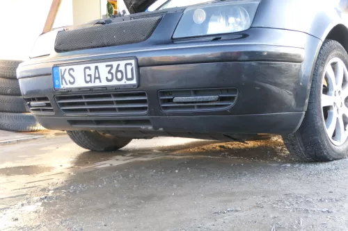 VW Bora Stoßstange vorne Frontstoßstange Stoßfänger vorn schwarz LC9Z SWR (173820)