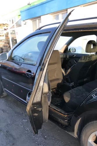 VW Golf 4 Bora Tür hinten links nur Kombi / Variant schwarz LC9Z (173823)