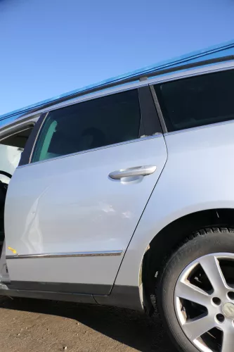 VW Passat 3C Kombi Variant Tür hinten links silber LA7W -OHNE Anbauteile  - Rost (174038)