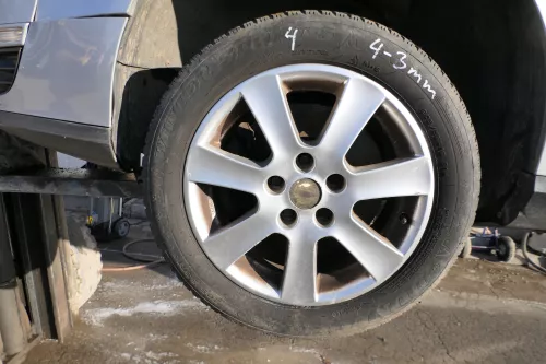 Passat 3C Golf Reifen Winterreifen 205/55 R16 91T Alufelgen Felgen 5-6mm Borbet (174050)