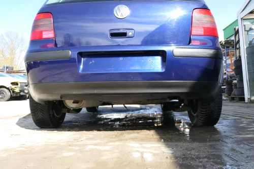 VW Golf 4 Limousine Stoßstange hinten Heckstoßstange Stoßfänger blau LB5N