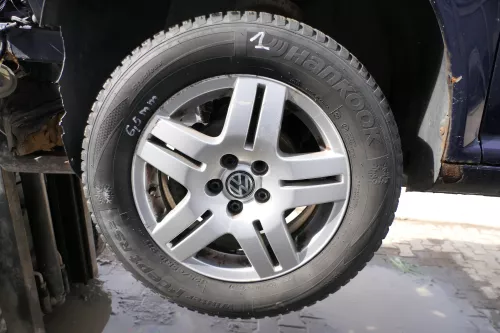 4x Golf 4 Bora Alufelgen Felgen 195/65 R15 Winterreifen Reifen 1J0601025Q 5-6mm