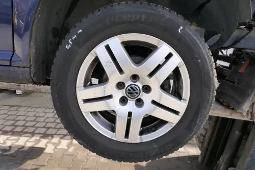 4x Golf 4 Bora Alufelgen Felgen 195/65 R15 Winterreifen Reifen 1J0601025Q 5-6mm (174413)