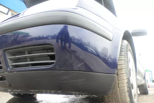 VW Golf 4 Stoßstange vorne Stoßfänger vorn vorne blau LB5N indigoblau blau indig (174493)