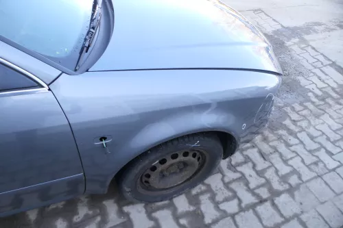 Audi A6 4B Kotflügel vorne rechts grau LY7L s(bis ca.Mitte 2001 passend) MÄNGEL (174544)