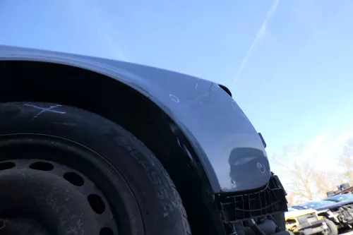 Audi A6 4B Kotflügel vorne rechts grau LY7L s(bis ca.Mitte 2001 passend) MÄNGEL (174544)