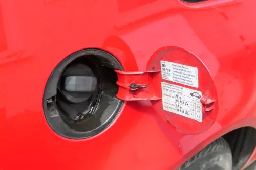 VW Golf 4 Limousine Tankdeckel Deckel Tank Tankverschluß rot LY3D (174904)