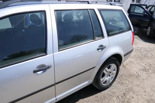 VW Golf 4 Bora Tür hinten links nur Kombi / Variant silber LA7W - ohne Anbauteil (174980)