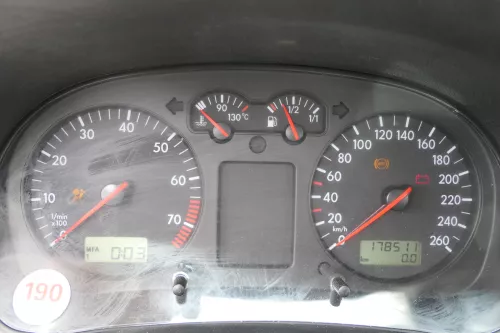 VW Golf 4 Tacho Tachometer Kombiinstrument 178.000km 1J0919881B 1,6-2,8
