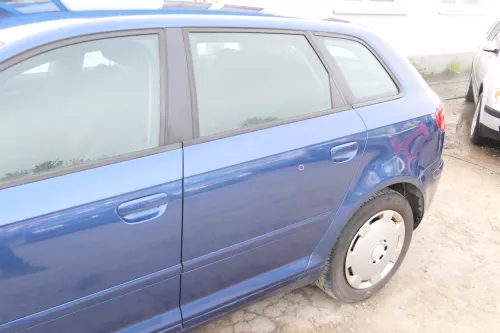 Audi A3 8P 4/5-Türer Tür hinten links Türblatt mit Rahmen blau LZ5C (175026)