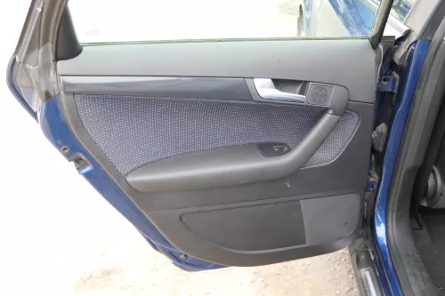 1x Audi A3 8P Türverkleidung Verkleidung Tür hinten links 4/5-Türer schwarz