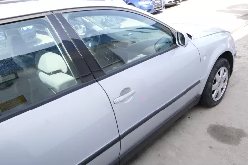 VW Passat 3B 3BG Kombi + Limo Tür vorne rechts Beifahrertür grau silber LB7Z (175103)