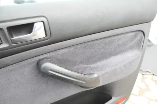 1x Golf 4 Bora Türverkleidung Verkleidung Tür vorne rechts 4/5-Türer Griff schwa (175250)