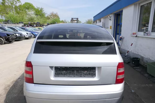 Audi A2 Heckklappe Klappe hinten Kofferraumklappe silber LY7W mit Scheibe