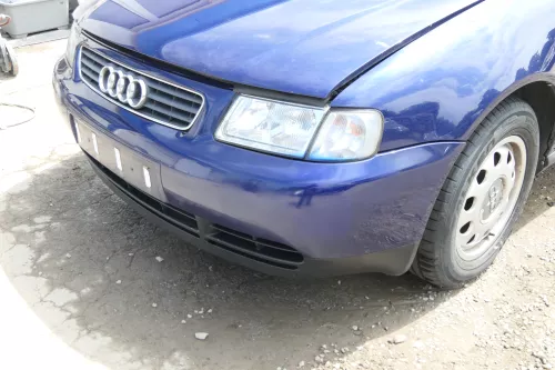 Audi A3 8L Stoßstange Frontstoßstange vorne blau LZ5K mit Grill (175459)