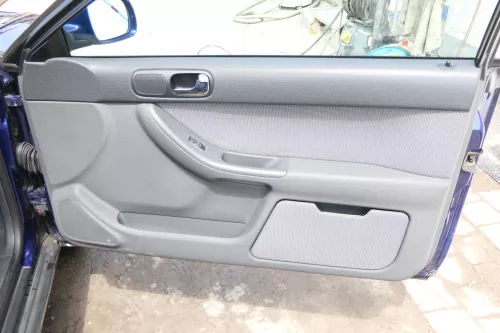 1x A3 8L Türverkleidung Verkleidung Tür vorne rechts 2/3-Türer schiefer grau