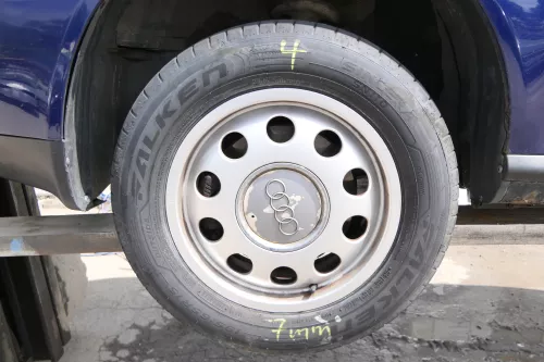 4x Audi A3 8L Alufelgen Reifen 195/65 R15 Sommerreifen 5-7mm 8L0601025E (175477)