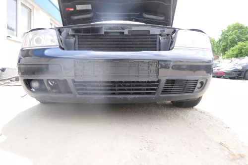 Audi A6 4B Frontstoßstange Stoßstange vorn vorne Stoßfänger schwarz LN4J