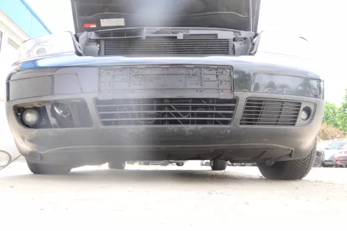 Audi A6 4B Frontstoßstange Stoßstange vorn vorne Stoßfänger schwarz LN4J (175620)