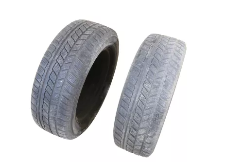 2x Toyota Yaris 195/60 R15 88T Winterreifen 5,5jx15H2 ET45  ca.4-5mm (175729)