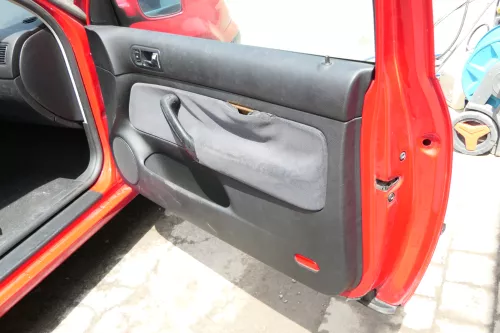 1x VW Golf 4 Türverkleidung Verkleidung Tür vorne rechts schwarz 2/3-Türer (175796)