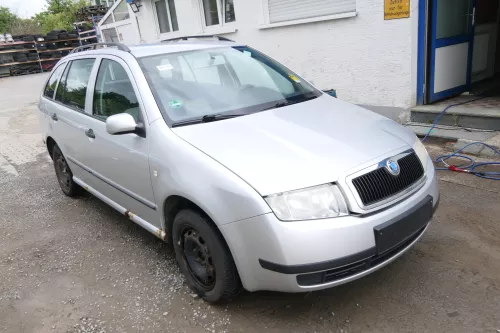 Skoda Fabia 6Y Stoßstange Stoßfänger vorne silber grau LF7T 2000-2004 (176023)