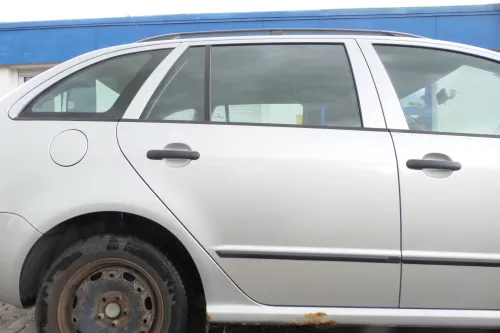 Skoda Fabia 6Y Combi Variant Kombi Tür hinten rechts grau silber LF7T 9102