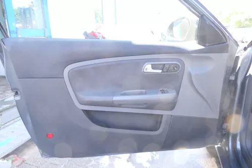 1x Seat Ibiza 6L Türverkleidung Verkleidung Tür vorne links 2/3-Türer Griff