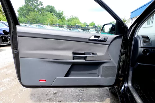 1x VW Polo 9N Türverkleidung Verkleidung Tür vorne links 2/3-Türer Griff Öffner