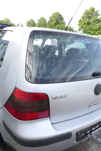 VW Golf 4 Limousine Heckklappe Kofferraumklappe Klappe hinten silber LA7W ohnAnb (176618)