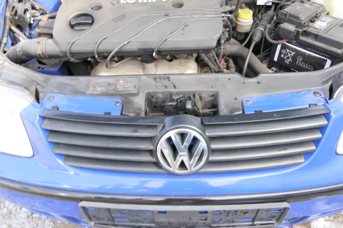 VW Polo 6N2 Stoßstange vorne Frontstoßstange Stoßfänger LA5C + Grill (176665)