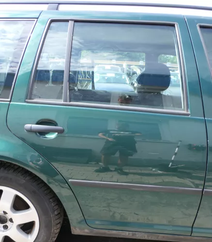 VW Golf 4 Bora Tür hinten rechts nur Kombi / Variant grün LC6M - ohne Anbauteile